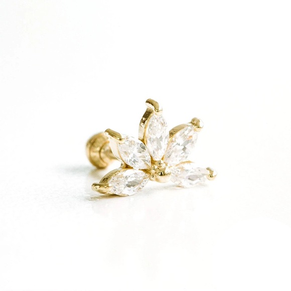 Elegant Gold S925 Flower cartridge Stud Earring - Picture 2 of 5